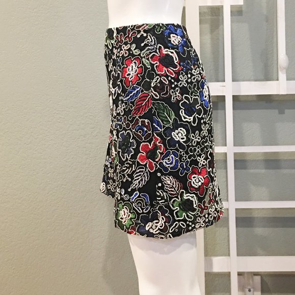 Zara | Embroidered Lace Skirt - Picture 2 of 5